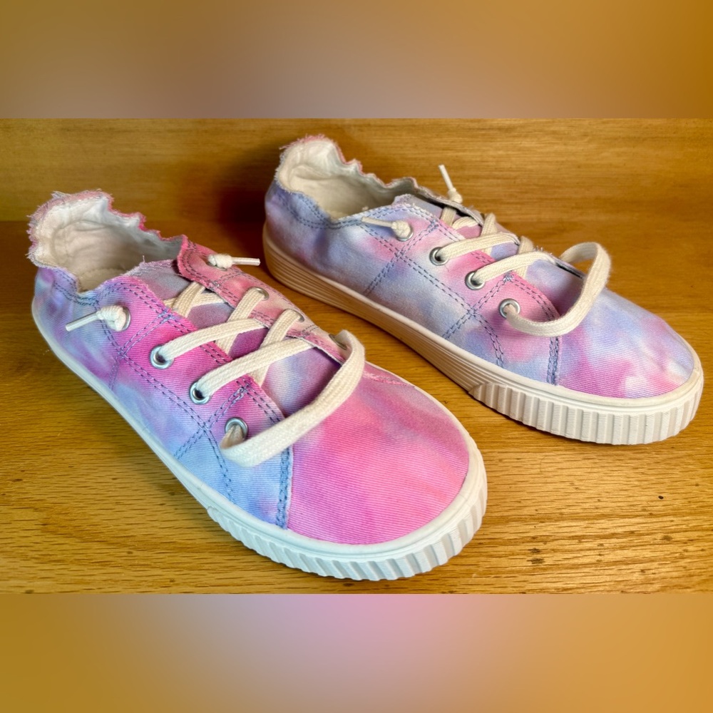 Women's Madden Girl Marissa Tie Dye Slip-On Sneaker 7.5 elastic back comfortable